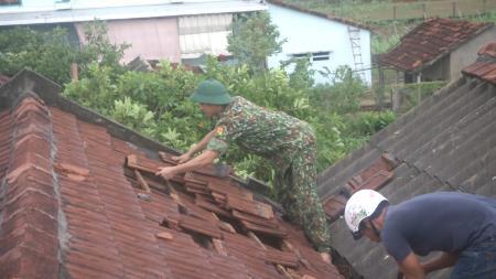 BĐBP Quảng Ngãi giúp dân khắc phục hậu quả thiên tai